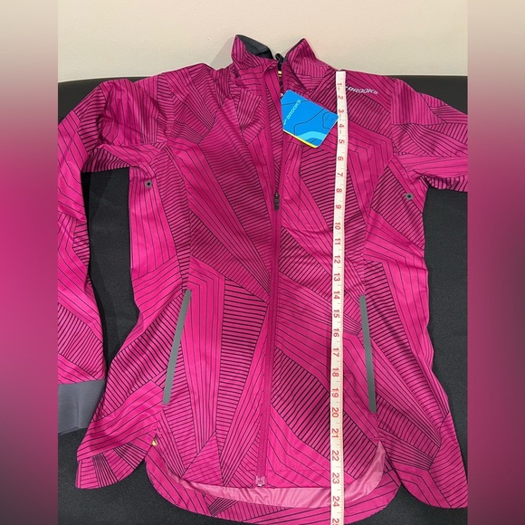 🔥Brooks Run Happy 1 Jacket🔥 - Picture 4 of 9